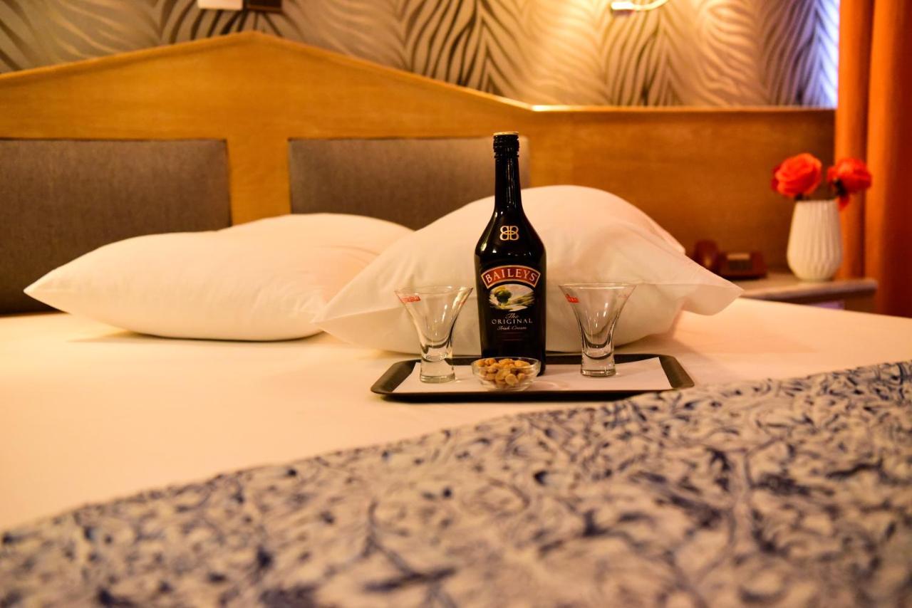 Eva Hotel Piraeus Buitenkant foto