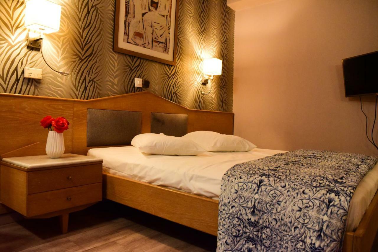 Eva Hotel Piraeus Buitenkant foto