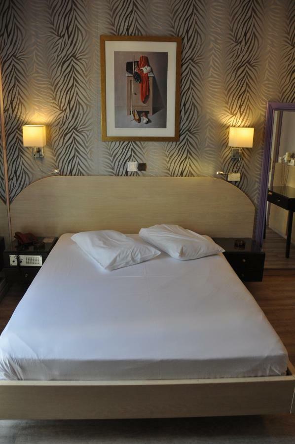 Eva Hotel Piraeus Buitenkant foto